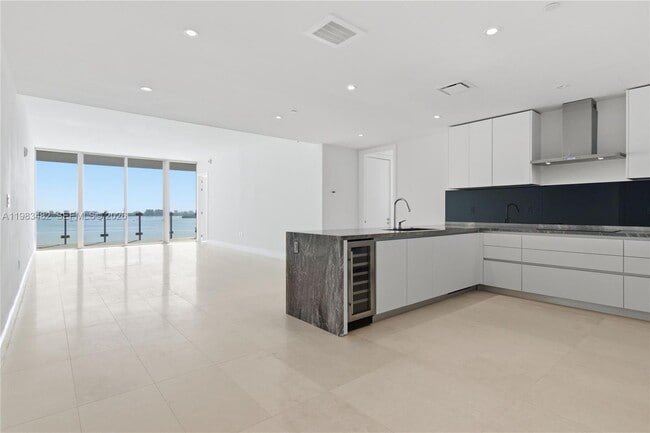 Foto del edificio - 700 NE 26th Terrace