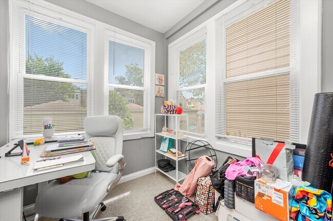 Foto del edificio - 2707 N Ridgeway Ave