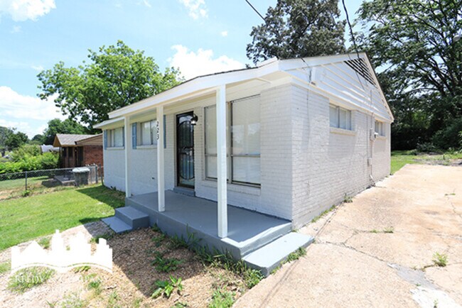 Building Photo - 223 Charter Ave