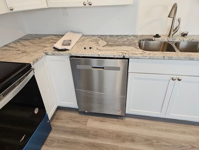 Foto del edificio - MOVE-IN SPECIAL: Move in this month and en...