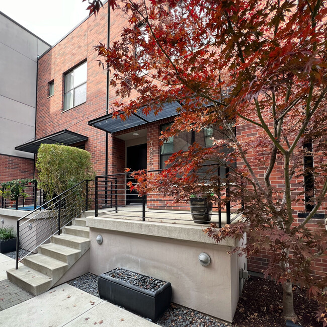 Building Photo - 1326 E Sutter Walk