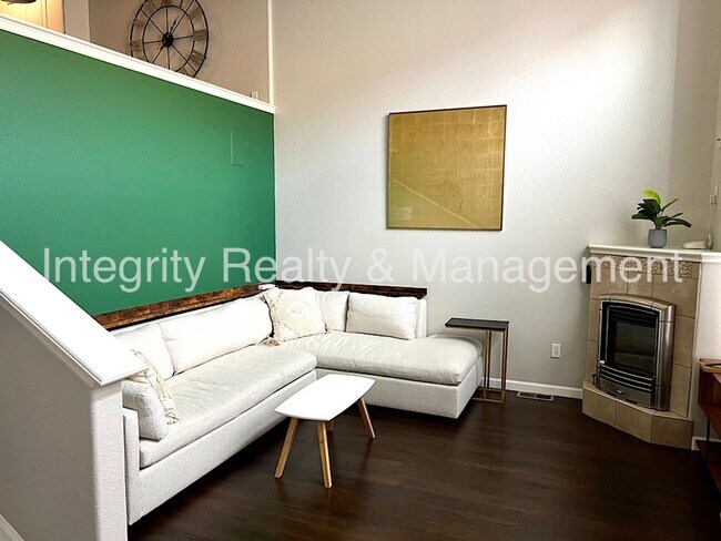 Foto del edificio - 4 Bed/4 Bath, 2,553 Sqft -1259 N Washingto...