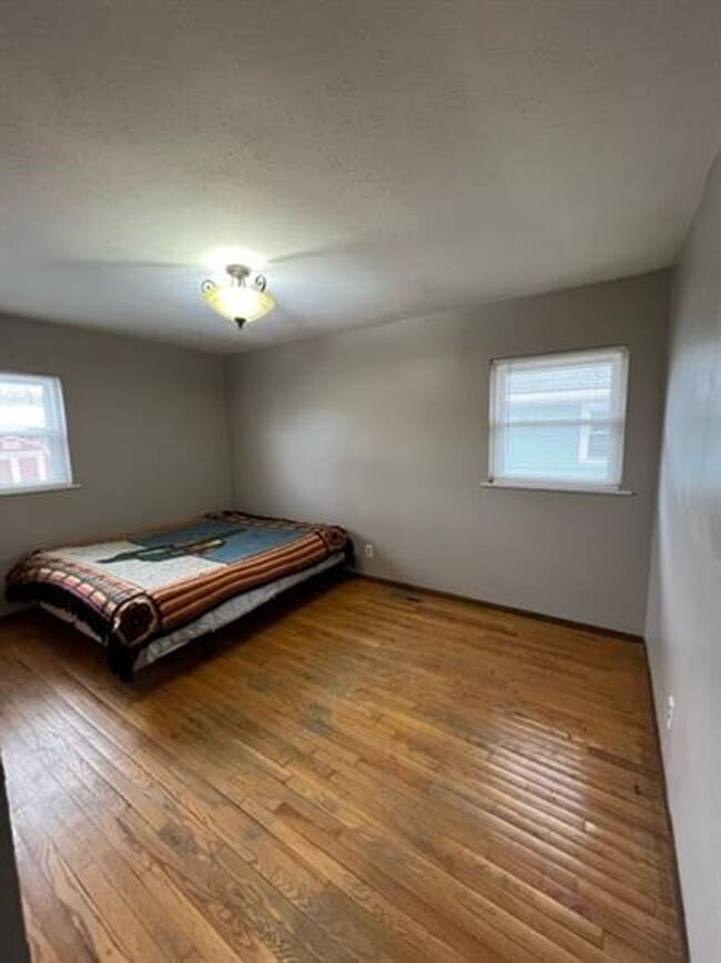 Building Photo - Cozy three bedroom in Saint Albans