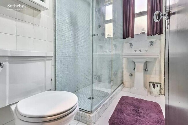 Foto del edificio - 444 W 19th St
