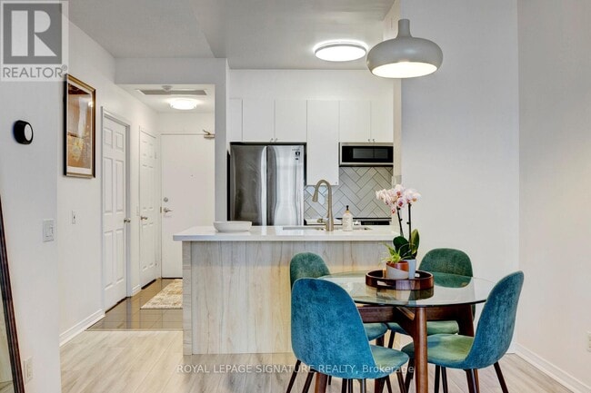 Building Photo - 155 Beecroft Rd