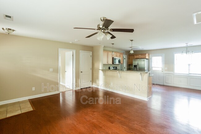 Building Photo - 1504 Oakshade Ave
