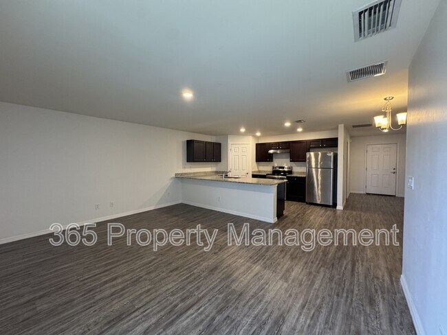 Foto del edificio - 26433 Sandhill Blvd