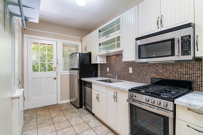 Foto del edificio - 268 E Lullwood Ave