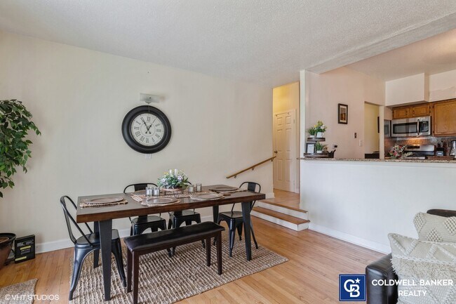 Foto del edificio - 8801 W Golf Rd