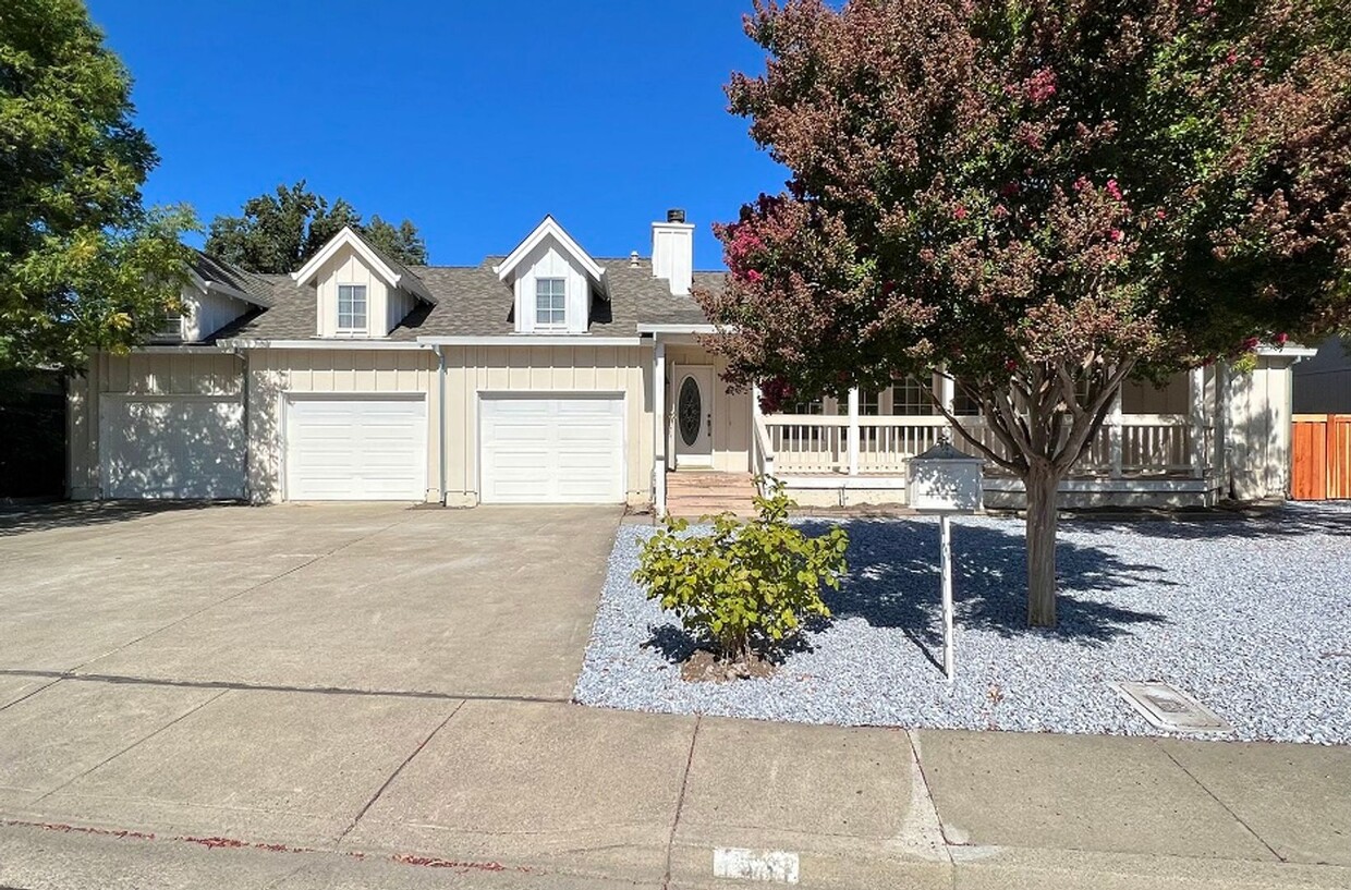 Foto principal - Spacious Three Bedroom Calistoga Home