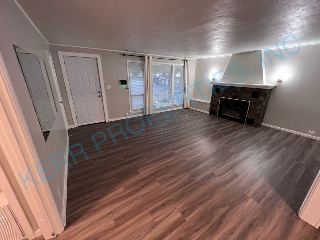 Building Photo - 3 Bd / 1 Bth - Gas Fireplace - Workshop - ...