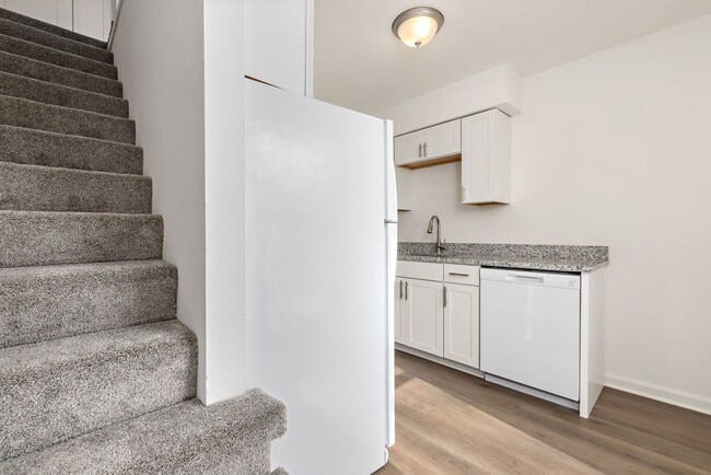 Building Photo - Coming Soon - Adorable Three Bedroom in Olathe