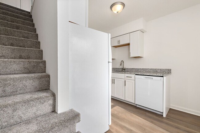 Foto del edificio - Spacious Duplex in Johnson County