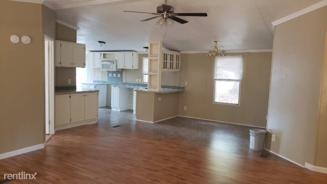 Building Photo - 3 br, 2 bath Mobile Home - 612 Englewood Dr
