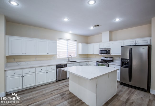 Building Photo - Beautifully Upgraded 5Bdm 3Ba Home Located in the Highly Desirable Summerlin.