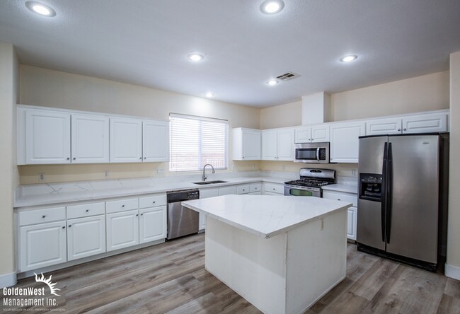 Foto del edificio - Beautifully Upgraded 5Bdm 3Ba Home Located in the Highly Desirable Summerlin.