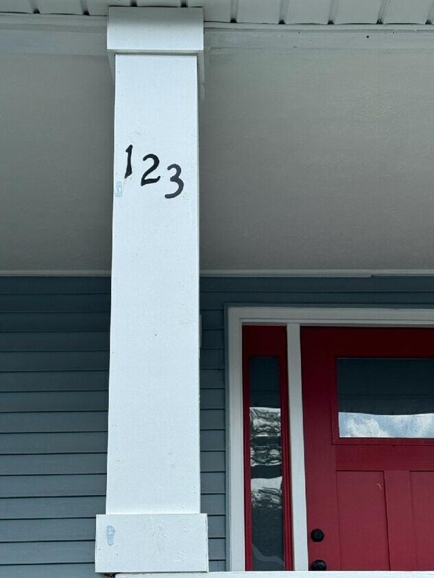 Foto principal - Clifton/Frankfort 3 Bedroom 2-Bath House