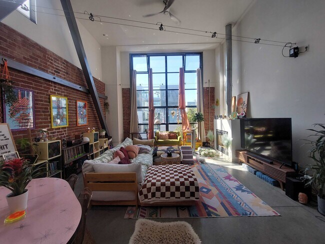 Foto del edificio - 1233 Howard St