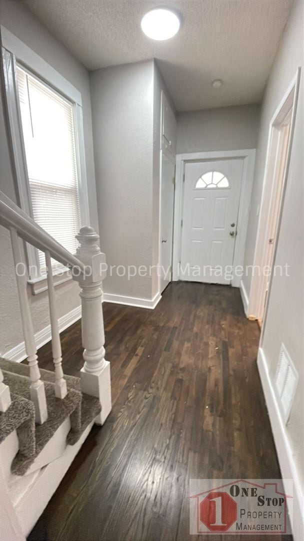Building Photo - Beautiful 4 Bedroom 2 Bathroom Home in Kan...
