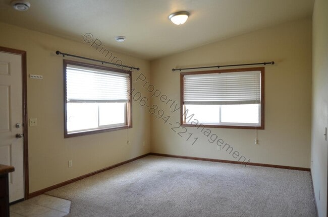 Building Photo - 2 Bedroom 1 Bath Heights Townhome