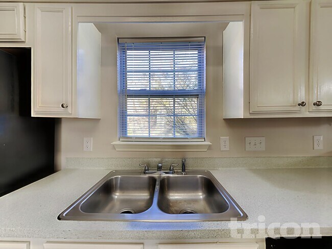 Foto del edificio - 1606 Oak Knoll Ln