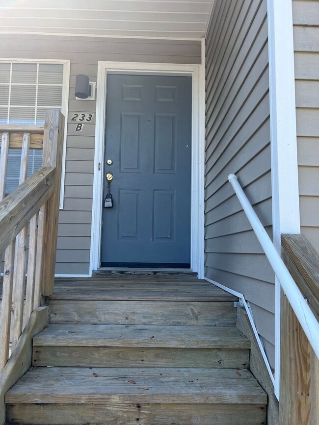 Building Photo - 233 B Lantana Lane