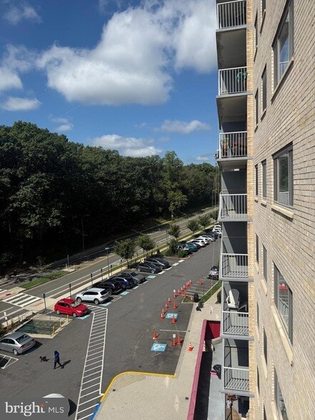 Foto del edificio - 2500 N Van Dorn St