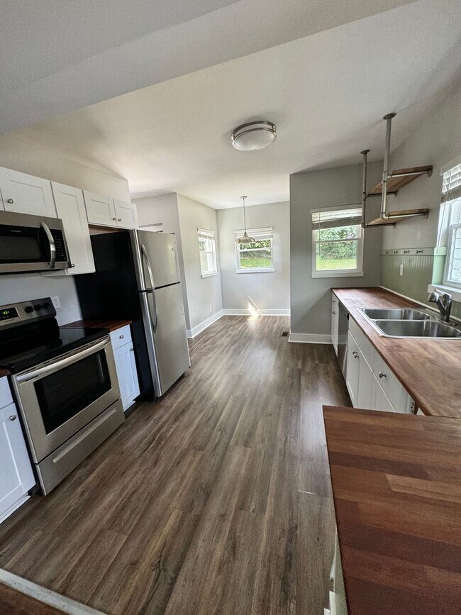 Foto del edificio - Knoxville 37915 - 3 bedroom, 1 bath home -...