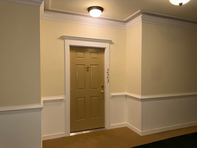 Foto del edificio - 233 Eyam Hall Ln