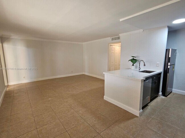 Building Photo - 605 Meadows Cir