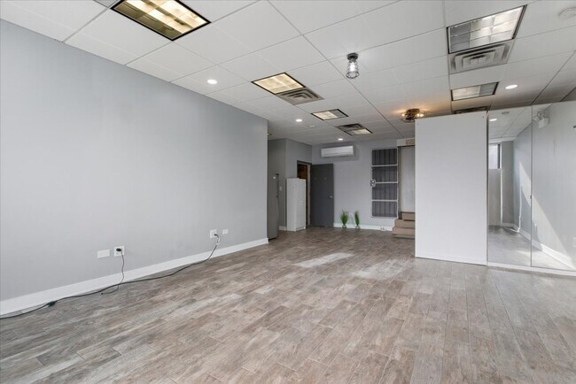 Foto del edificio - 1338 W Irving Park Rd