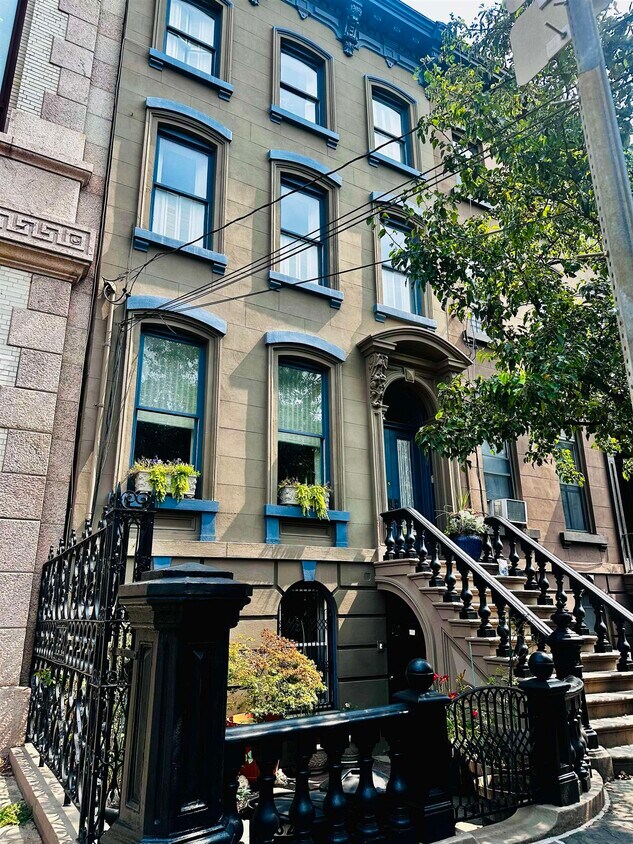 Foto principal - 282 Montgomery St