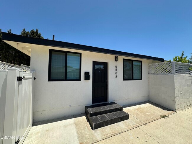 Foto del edificio - 6508 Dannyboyar Ave