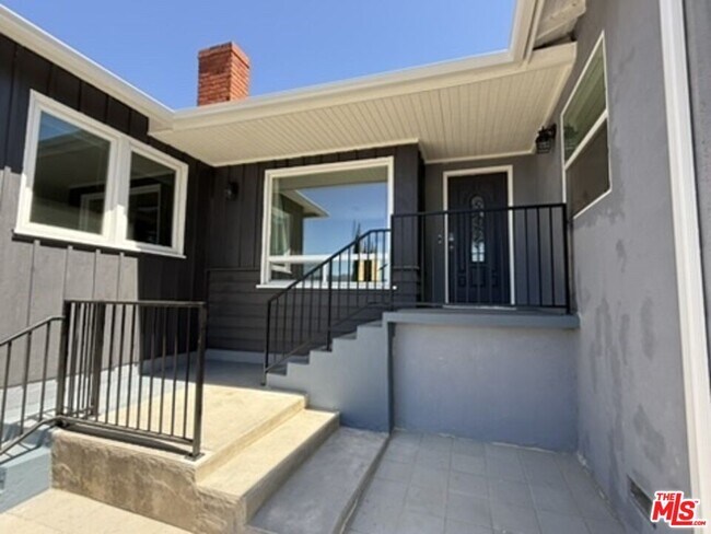 Foto del edificio - 3035 Highridge Rd