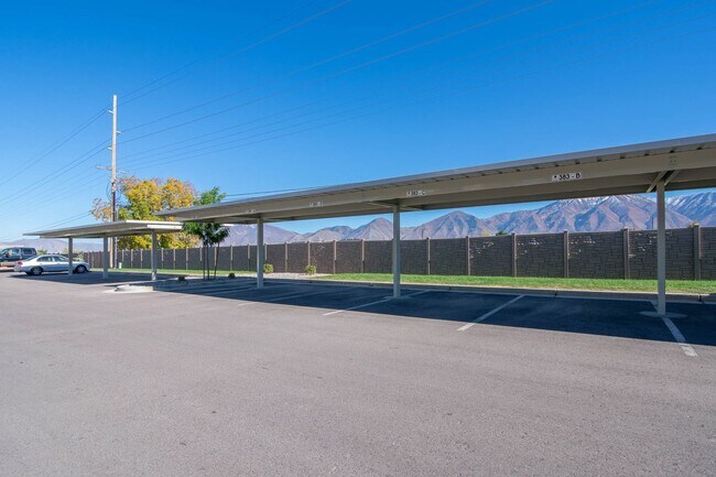 Building Photo - Get first month free rent. Spacious 2-Bed,...