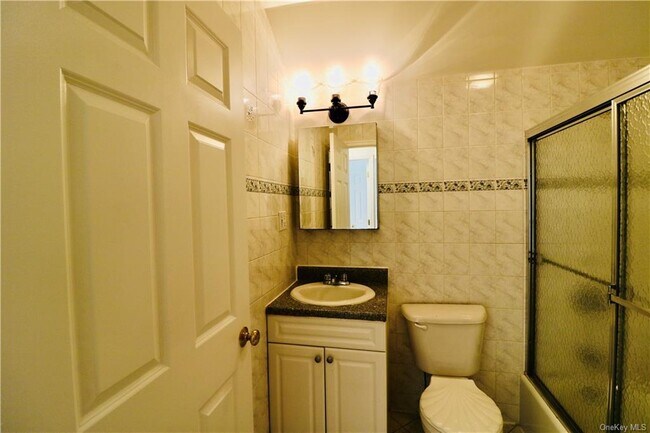 Building Photo - 2901 Schurz Ave