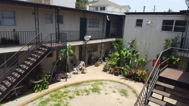 Building Photo - Dunwest Terrace Apartments