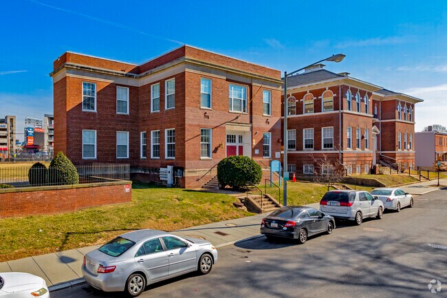 1360 Media St SW - Syphax Village