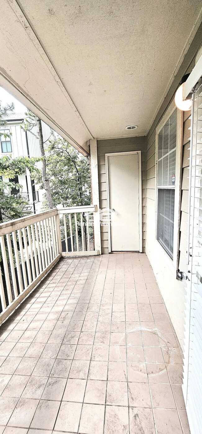 Building Photo - 2060 Chastain Park Ct NE