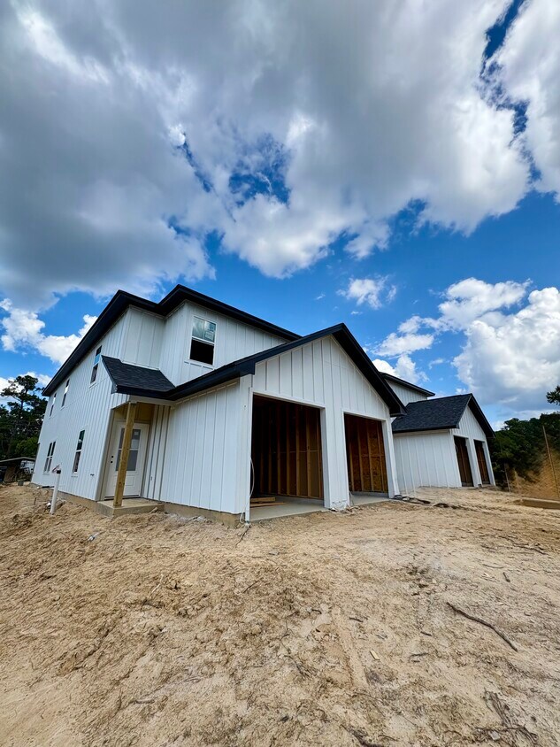 Foto principal - 8425 Harvard Dr