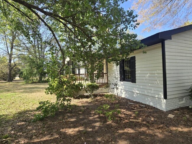 Foto del edificio - 2619 W Black Creek Rd