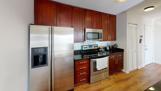 Building Photo - 2702 Lighthouse Pt E