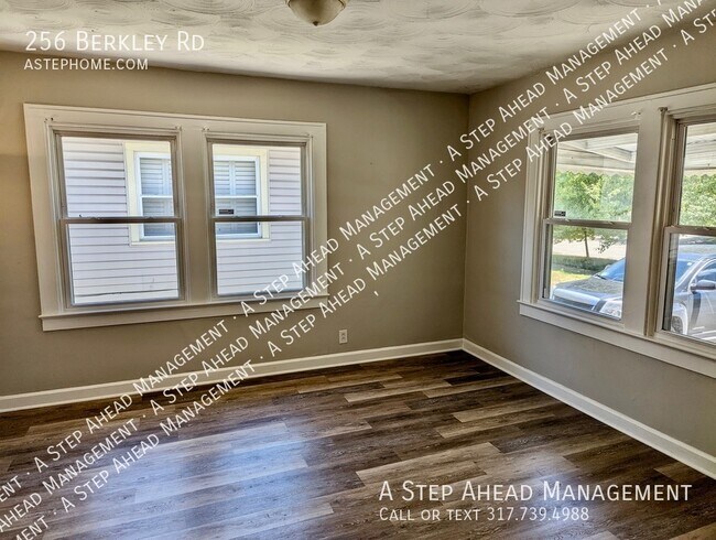 Building Photo - 256 Berkley-5 Bed/2 Bath just steps away f...