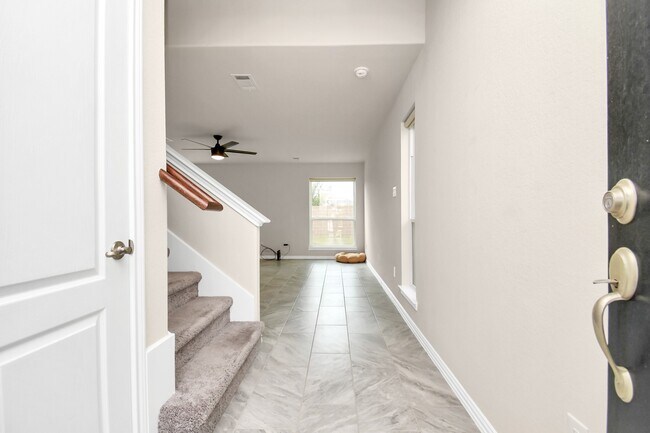 Foto del edificio - 2217 Windy Grove Dr