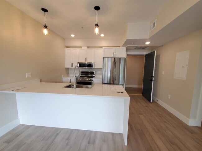 Building Photo - 305 Webster Ave