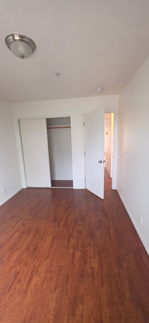 Foto del edificio - 1120-1122 W 93rd St