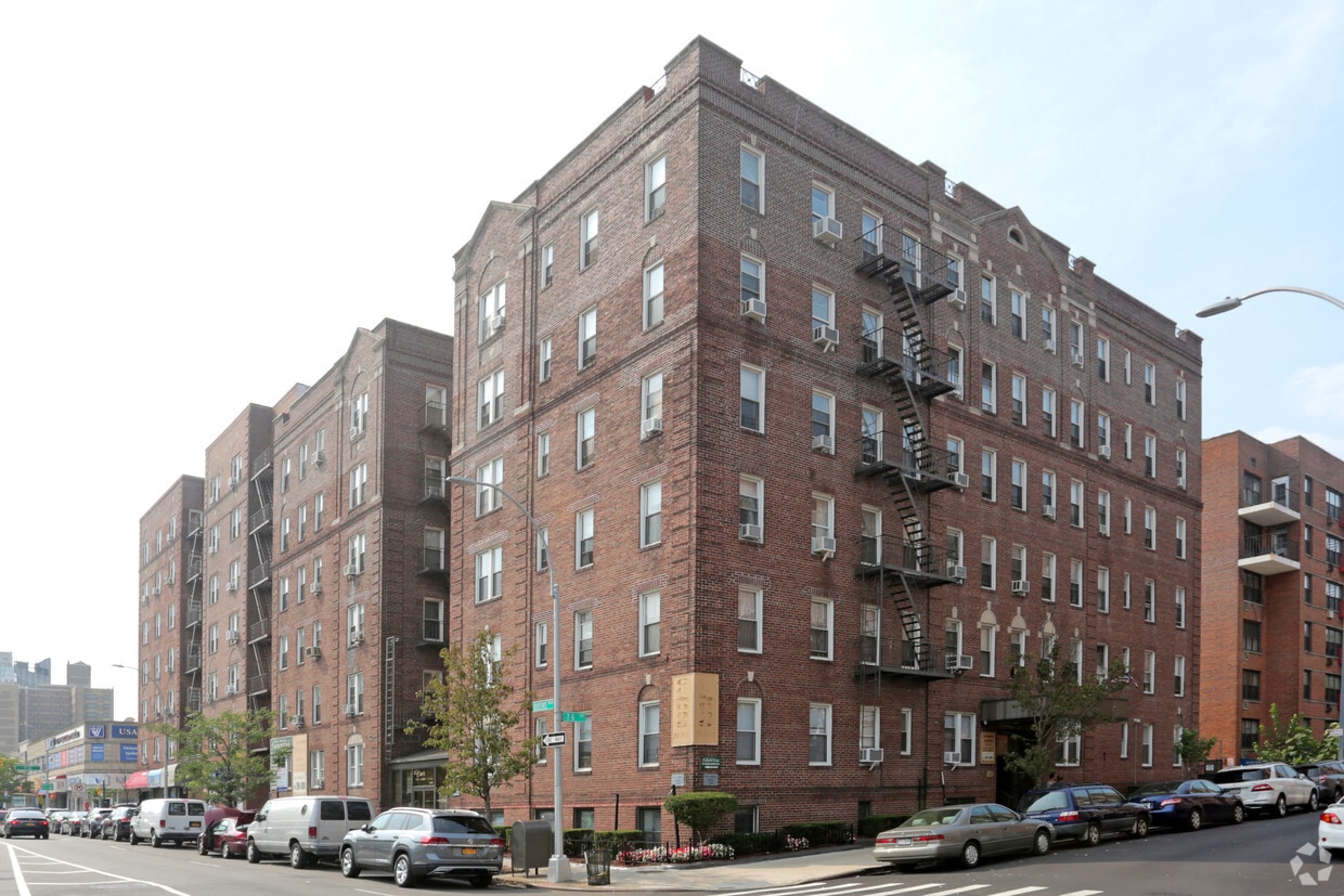Building Photo - 11146 76th Dr