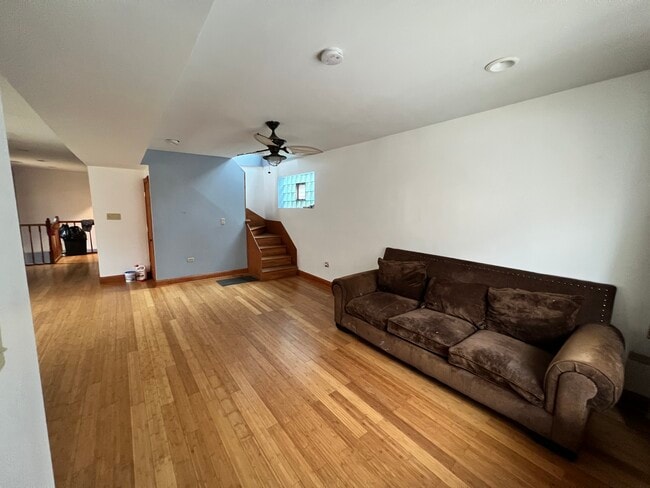 Living room - 1814 W Pershing Rd