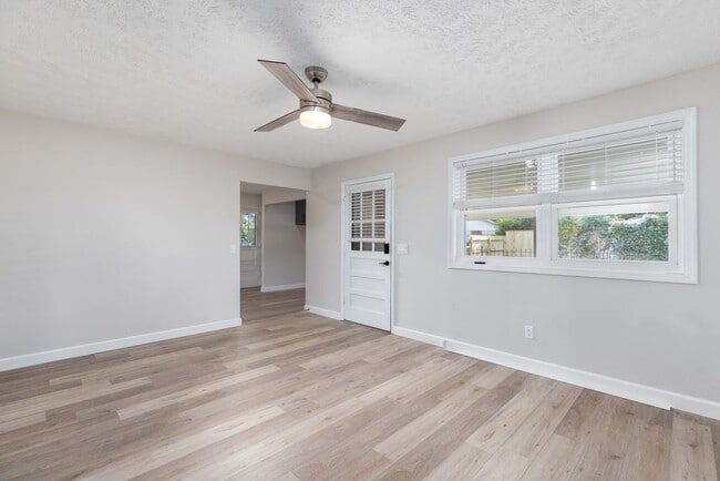 Foto del edificio - 6516 Bradford Dr