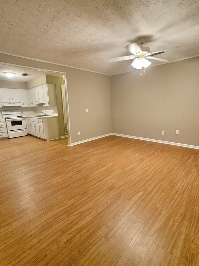 211-4 - 211 Auburn Dr
